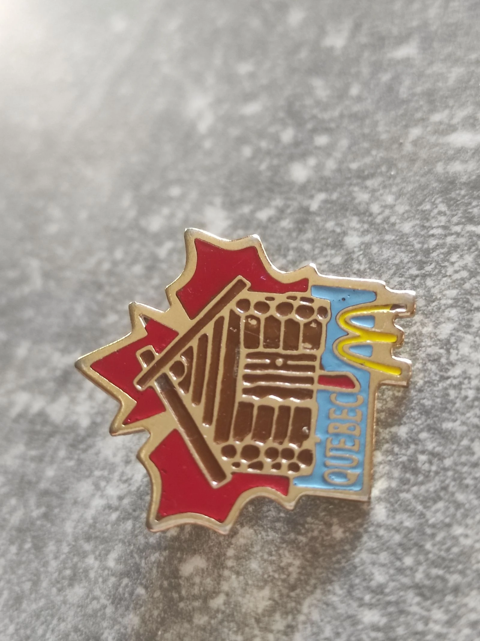 Pin Quebec McDonald's años 90 